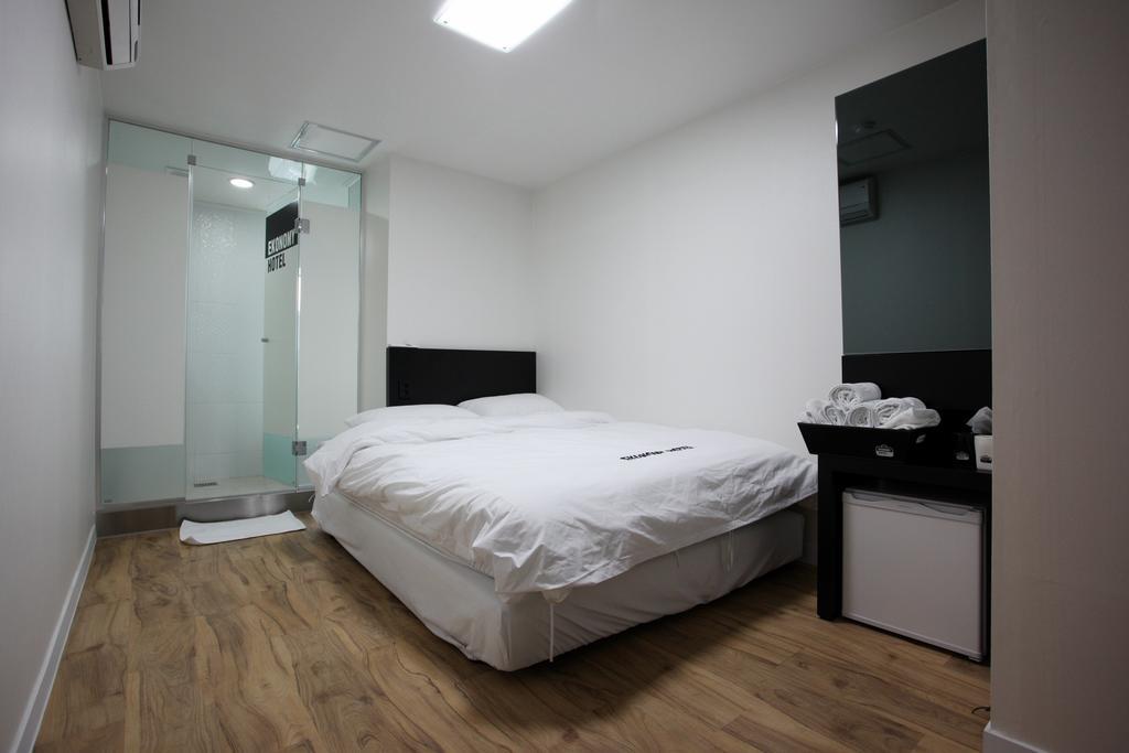 Ekonomy Hotel Dongdaemun Seoul Exterior photo